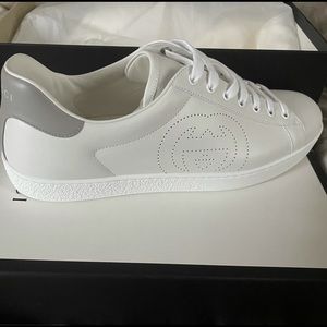 Men’s leather Gucci sneakers